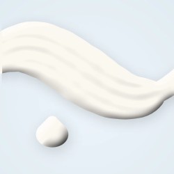 Crème mains et ongles satinée au beurre de karité – Halvène, aperçu de la texture