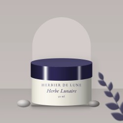 Crème mains Herbe Lunaire à l'urée – Herbier de Lune, photo d'ambiance