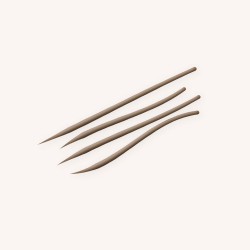 Crayon à sourcils structurant au squalane – Maison Nuance, aperçu de la teinte 05 Châtain clair