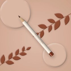 Eyeliner précision extrême à la cire de riz – Terre d'Ocrelle, photo d'ambiance