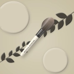 Brosse Spirale en bois de tilleul – Boucle Majeure, photo d'ambiance