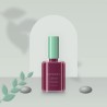 Vernis à ongles Cerise Givrée à l'huile de raisin – Sopoong, photo d'ambiance