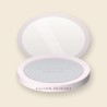 Enlumineur effet peau fraîche à l'acide hyaluronique – Balcon Pourpre, boîtier 7 g, teinte Lune argentée