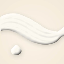 Crème solaire visage ultra-légère à l'extrait de camomille SPF 50+ – Terre d'Ocrelle, aperçu de la texture