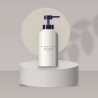Shampooing Aube Claire à l'extrait de guimauve – Herbier de Lune, photo d'ambiance