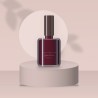 Vernis à ongles Quai Doré à l'amande douce – Rive Opaline, photo d'ambiance