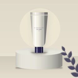Lait solaire résistant à l'eau à l'huile de noisette SPF 30 – Herbier de Lune, photo d'ambiance