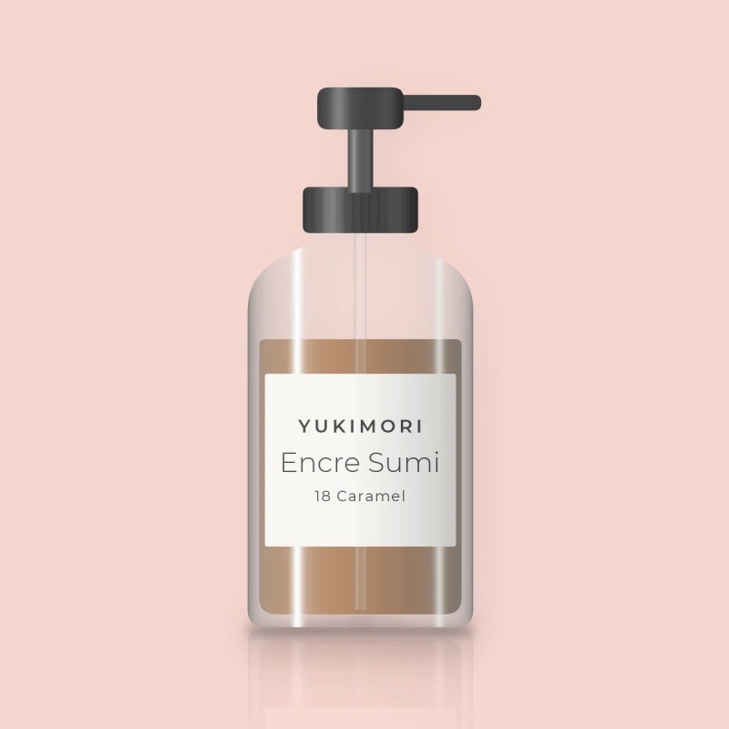 Fond de teint Encre Sumi tenue extrême – Yukimori, flacon-pompe 35 ml, teinte 18 Caramel