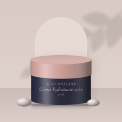 Crème hydratante riche à l'eau de rose – Rive Opaline, photo d'ambiance