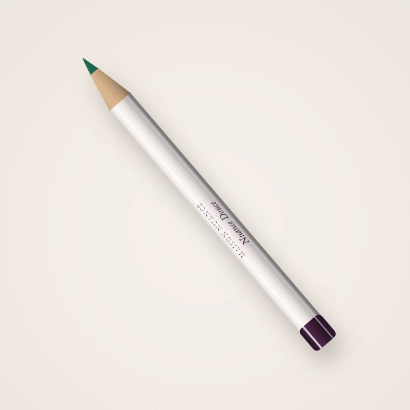 Eyeliner effet yeux de chat Nuance Douce – Maison Nuance, crayon 0,3 g, teinte Vert émeraude