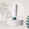 Crème solaire visage lissante à l'extrait de réglisse SPF 30 – Palais Nacré, photo d'ambiance