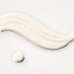 Crème solaire visage fluide à l'acide hyaluronique SPF 50+ – Maison Nuance, aperçu de la texture