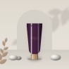Crème solaire visage quotidienne à l'extrait de thé vert SPF 30 – Maison Nuance, photo d'ambiance