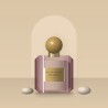 Parfum Soie Carmin authentique à la bergamote – Balcon Pourpre, photo d'ambiance