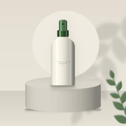 Lait solaire soyeux à l'acide hyaluronique SPF 50+ – Savonnerie du Vieux Môle, photo d'ambiance