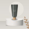 Soin visage anti-stress à la réglisse pour homme – Selle & Silex, photo d'ambiance