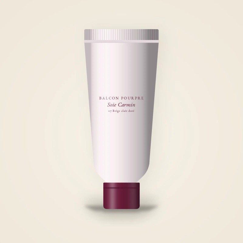 Fond de teint longue durée Soie Carmin – Balcon Pourpre, tube 35 ml, teinte 07 Beige clair doré