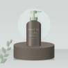 Gel douche Cube Marin à l'huile d'olive – Galet Nu, photo d'ambiance