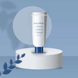Crème solaire visage lissante au squalane SPF 50 – Halvène, photo d'ambiance