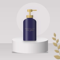 Crème coiffante boucles souples à l'eau de coco – Herbier de Lune, photo d'ambiance