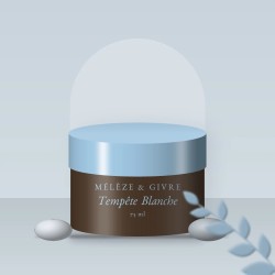 Crème coiffante Tempête Blanche au beurre de cacao – Mélèze & Givre, photo d'ambiance