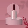 Vernis à ongles Lever de Rideau effet gel – Coulisse Rouge, photo d'ambiance