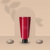 Fond de teint Dernier Salut à l'acide hyaluronique – Coulisse Rouge, photo d'ambiance