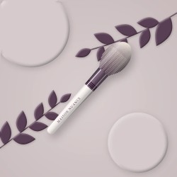 Pinceau contour au manche en aluminium – Maison Nuance, photo d'ambiance
