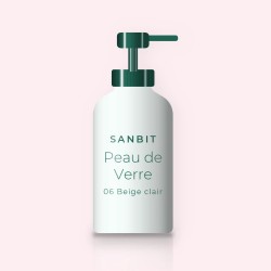 Fond de teint couvrance modulable Peau de Verre – Sanbit, flacon-pompe 35 ml, teinte 06 Beige clair